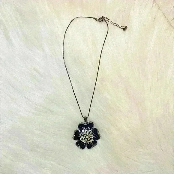 Flower Pendant Necklace - Picture 3 of 5